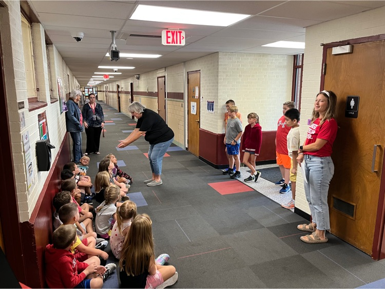 The fourth grade helped teach the younger grades how to be safe, respectful, and responsible in school!   🔴🔵  #HESRedHawks #USD415 #RedHawkReady #Hiawathaks #HiawathaKansas #VisitHiawatha 🔴🔵