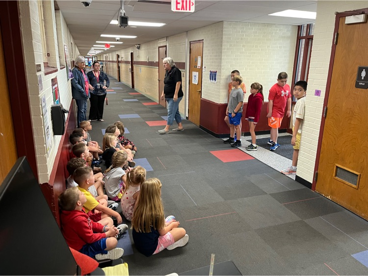 The fourth grade helped teach the younger grades how to be safe, respectful, and responsible in school!   🔴🔵  #HESRedHawks #USD415 #RedHawkReady #Hiawathaks #HiawathaKansas #VisitHiawatha 🔴🔵