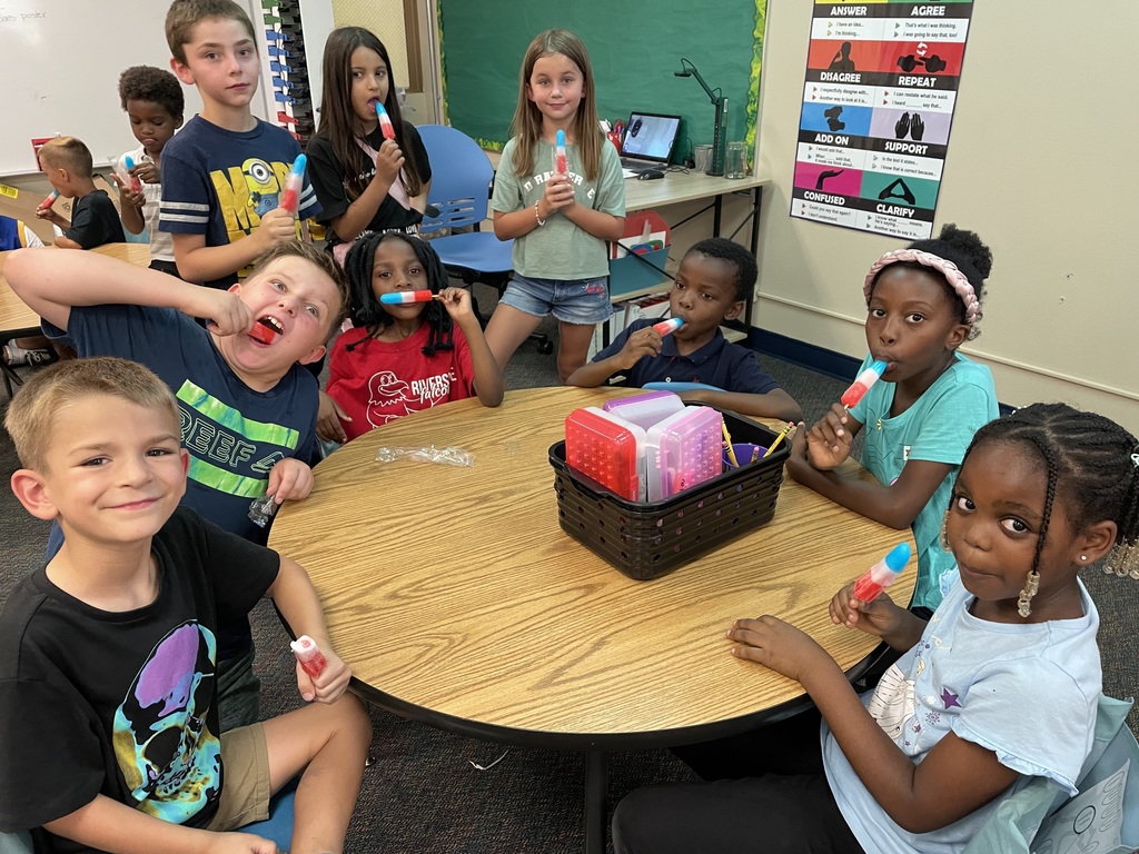 1st and 4th grade buddies having popsicles