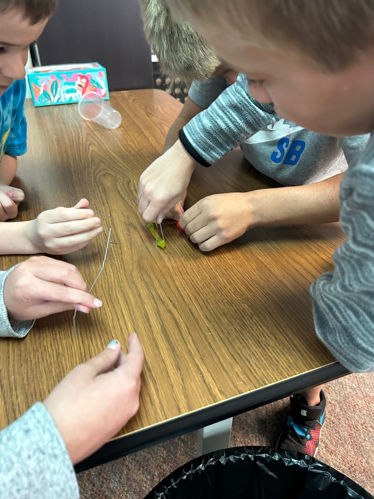 Miss Hollar’s 3rd grade did a team building activity called “Save Fred”. They had to get the gummy worm from the top of the cup to inside the lifesaver only using paper clips. They had so much fun and there was a lot of giggles! #HESRedHawks