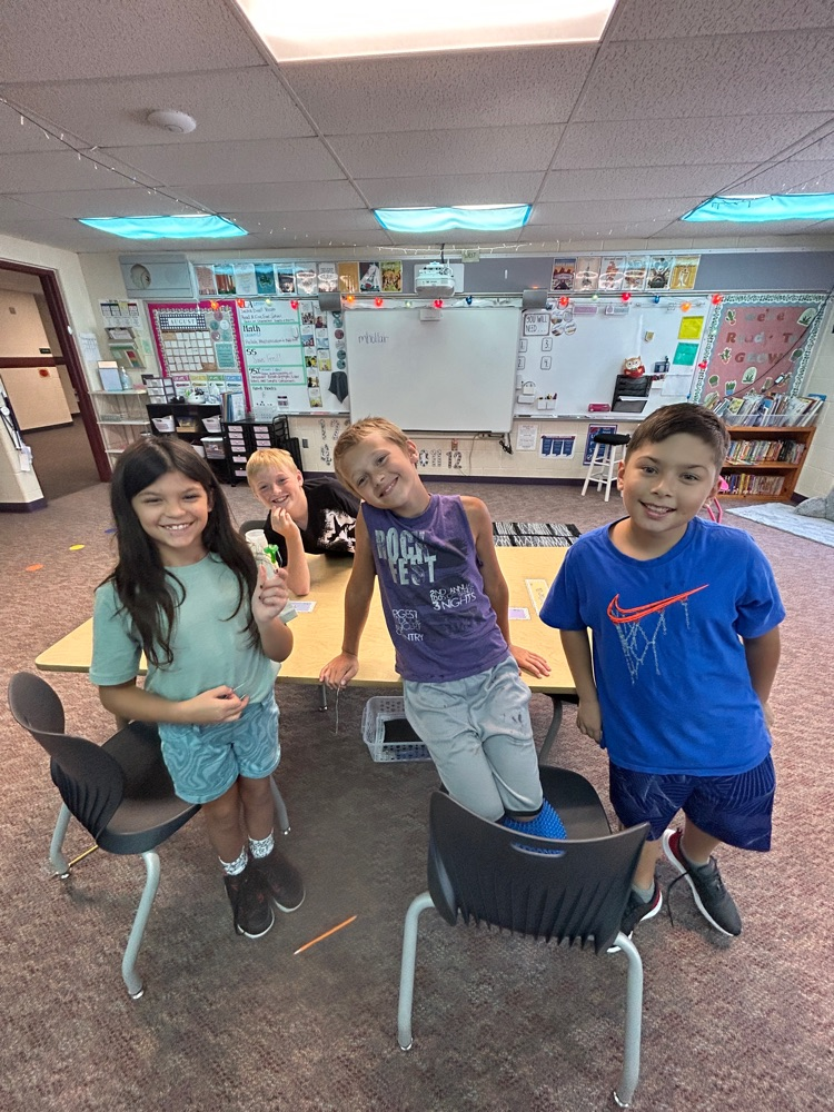 Miss Hollar’s 3rd grade did a team building activity called “Save Fred”. They had to get the gummy worm from the top of the cup to inside the lifesaver only using paper clips. They had so much fun and there was a lot of giggles! #HESRedHawks 