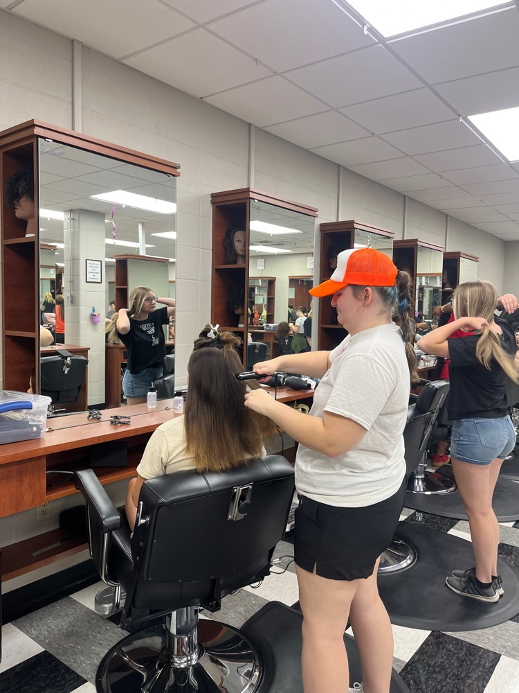 cosmetology students 