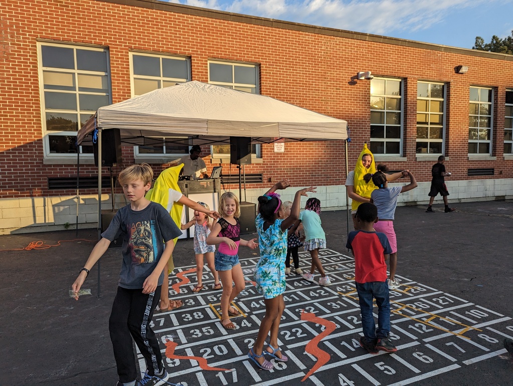 kids dancing