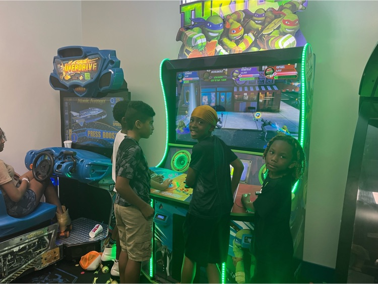 Douglas students at Skate City 