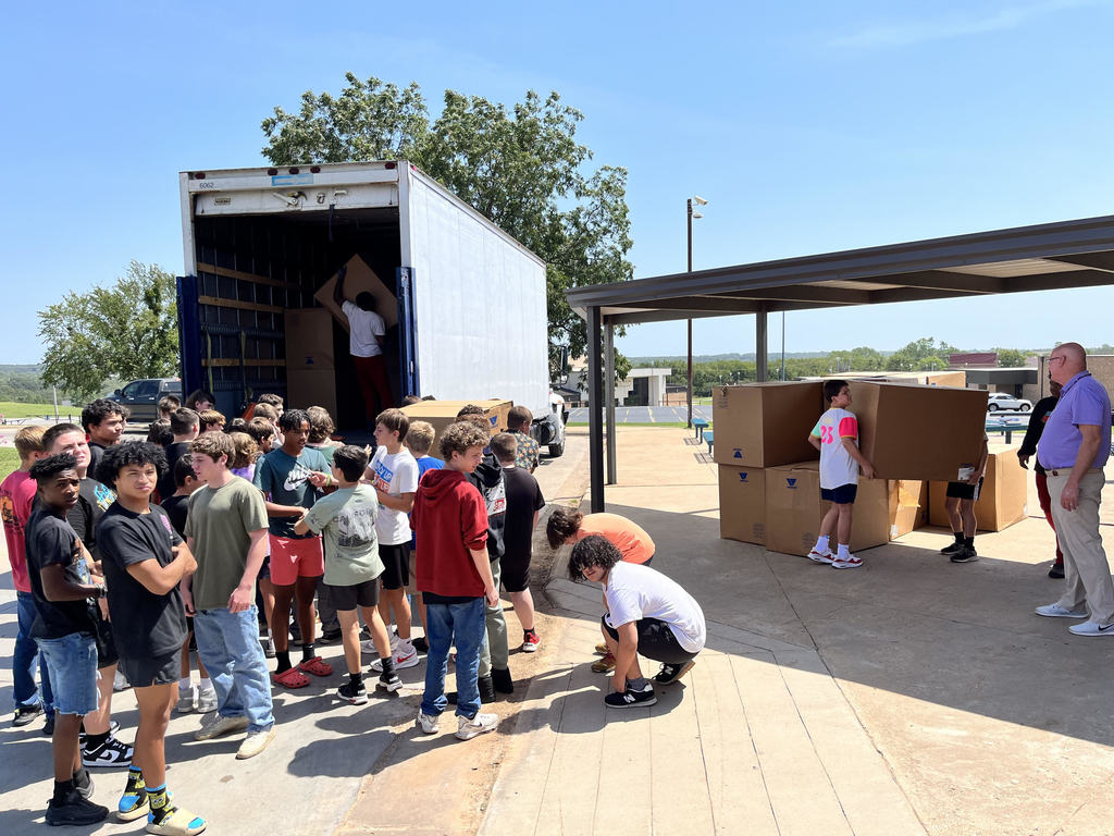 BMS football team help out!