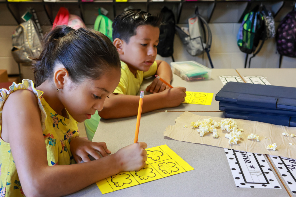 Popcorn adjectives activity