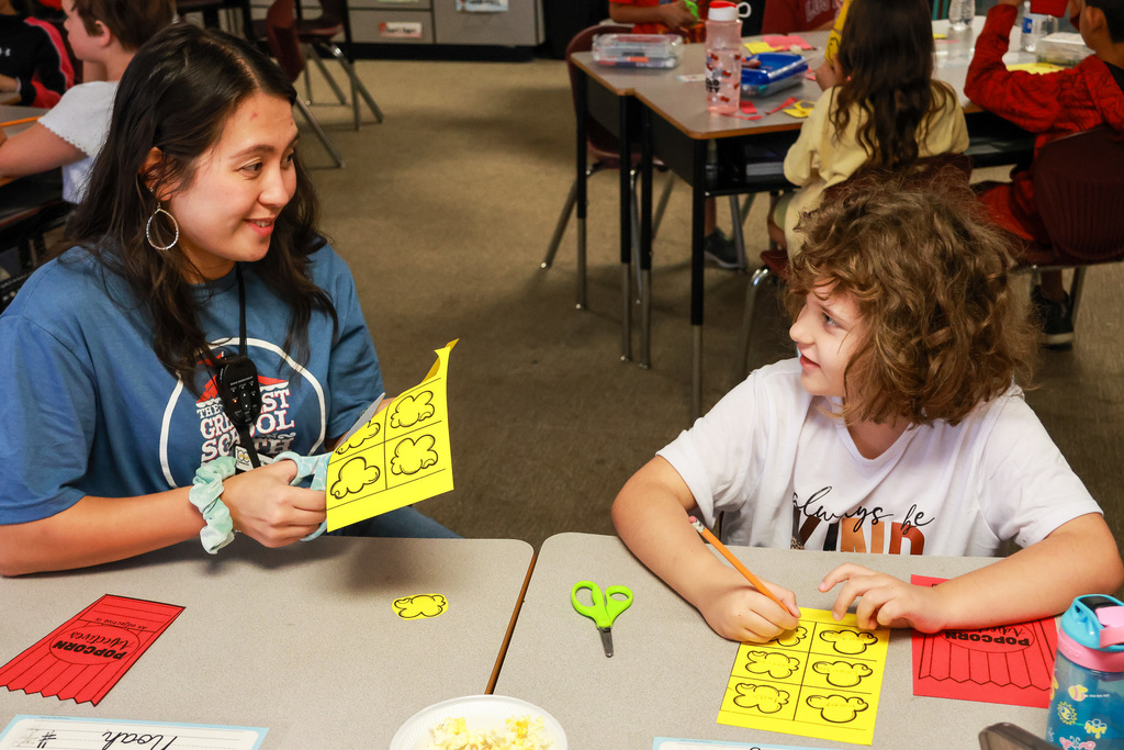 Popcorn adjectives activity