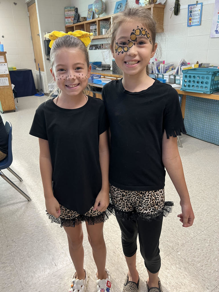 Duo Leopard ladies