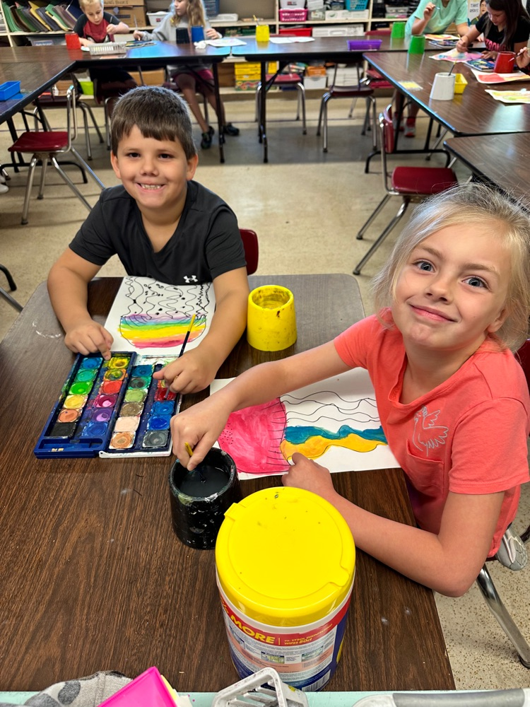 kids creating art