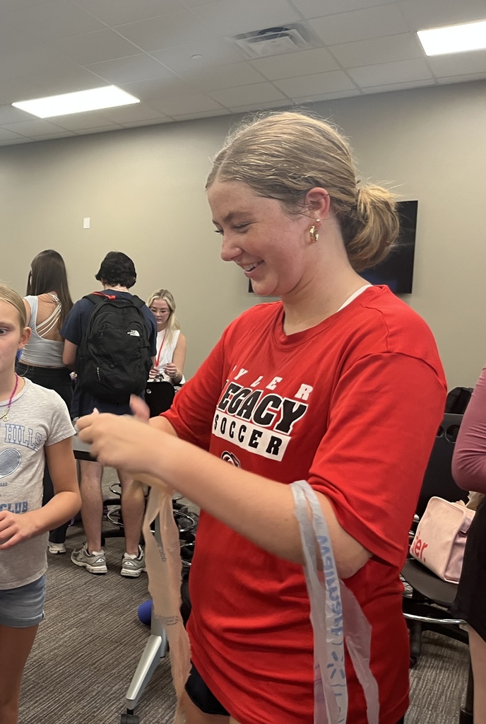 Tyler Legacy Key club members making "Plarn"