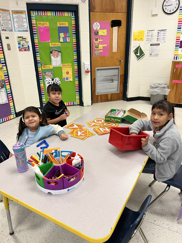 Kinder students in Mrs. Z. Garcia's class enjoying and engaged in language arts centers 🫶🏻✨ #EscandonEagles #OneTeamOneDream