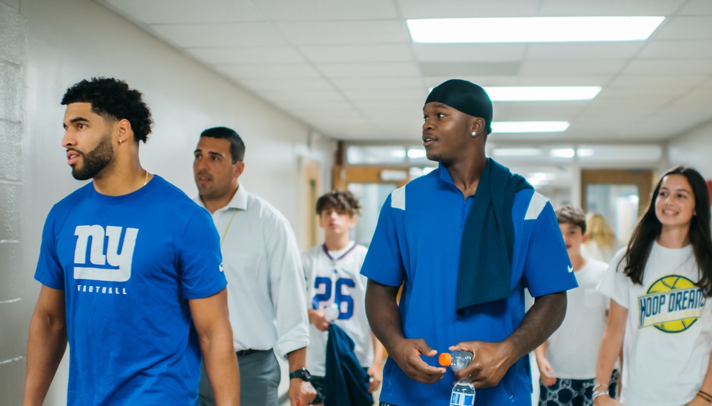 Giants playes in hallway
