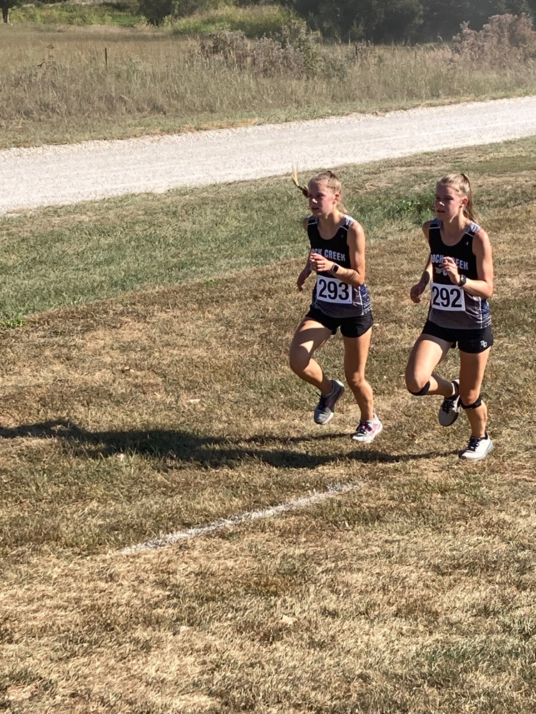 XC Girls Lucia and Liv Nippert