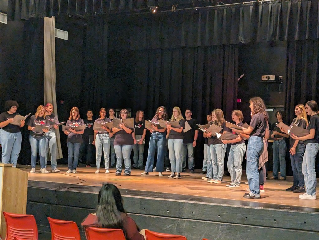 Thank you to the students, families, educators and community members for attending the series of meet-and-greets with Superintendent Ignacio Ruíz. Last night’s meet-and-greet was held at Centennial High School, where student got to ask questions about strategic planning for the district. 