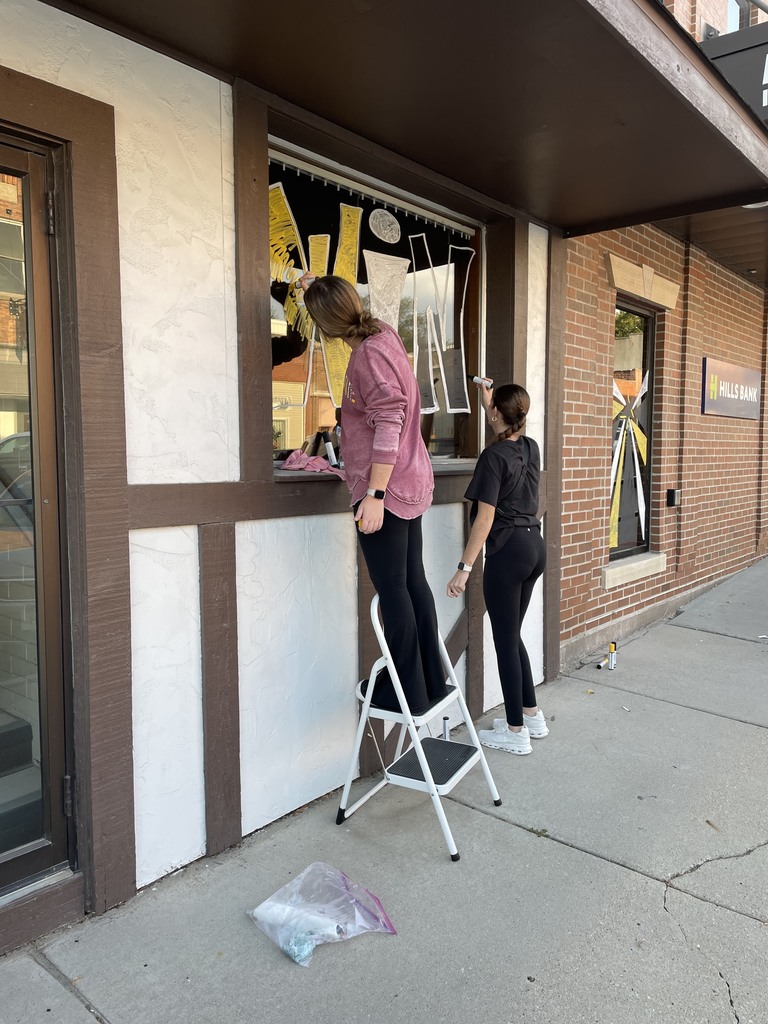 Brooklyn and Adelyn decorating windows