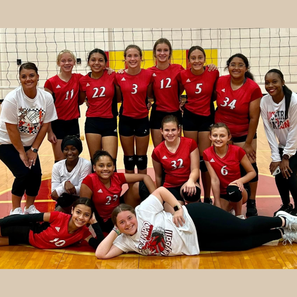 7th grade volleyball team posing