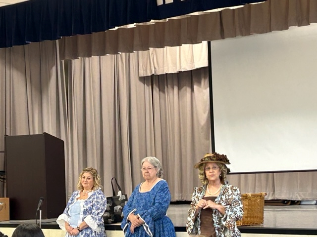 DAR members at Hamilton Crossing Elementary