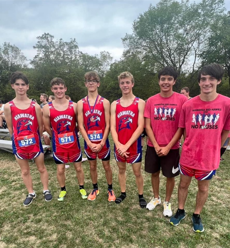 Congratulations to Jordan Hodge for placing 16th out of 340 runners at the Rim Rock Invitational. The boys team placed 6th out of 46 teams overall.  🔴🔵  #HHSRedHawks #USD415 #RedHawkReady #Hiawathaks #HiawathaKansas #VisitHiawatha 🔴🔵