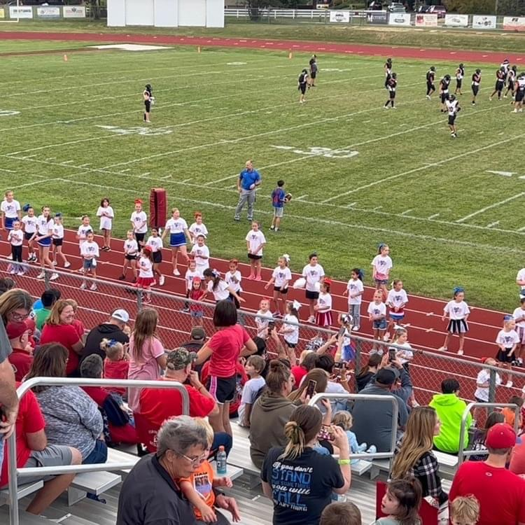 Kiddie Cheer Clinic! ❤️📣💙  🔴🔵  #HHSRedHawks #USD415 #RedHawkReady #Hiawathaks #HiawathaKansas #VisitHiawatha 🔴🔵 