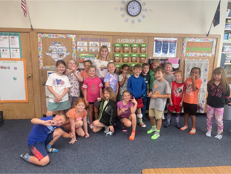Day 3 of HES Spirit Week: Crazy Sock Day!  More photos to be added as they come in!  🔴🔵 #HESRedHawks #USD415 #RedHawkReady #Hiawathaks #HiawathaKansas #VisitHiawatha 🔴🔵