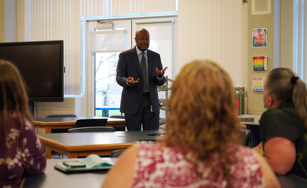 Dr. Cromartie speaking at GMS