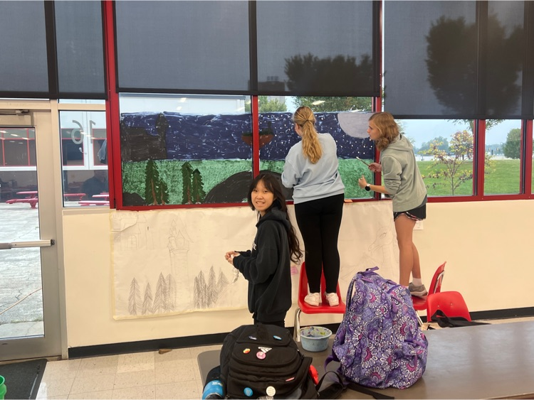 Drawing students work hard to get the cafeteria ready for Homecoming week!