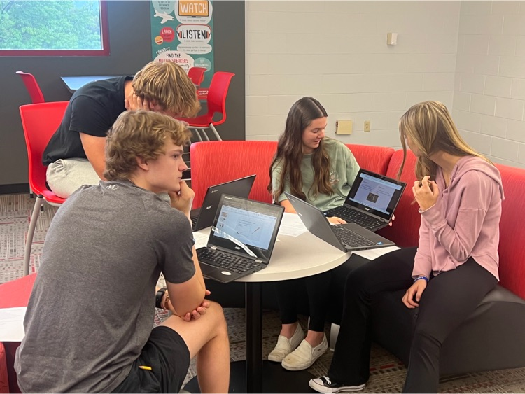 4th year Spanish students use their language skills to present to one another about their novel