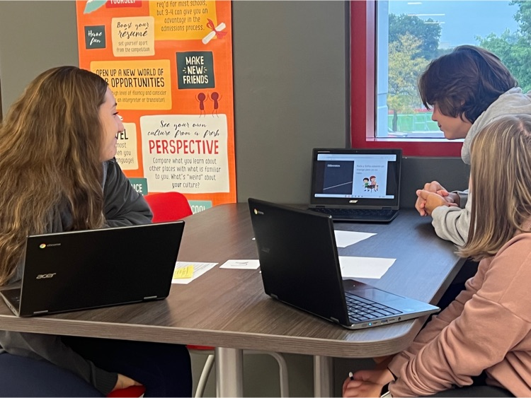 4th year Spanish students use their language skills to present to one another about their novel