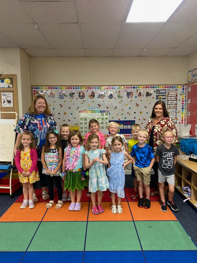 Day 4 of HES Spirit Week: Hawaiian Day!  More photos to be added as they come in!  🔴🔵 #HESRedHawks #USD415 #RedHawkReady #Hiawathaks #HiawathaKansas #VisitHiawatha 🔴🔵
