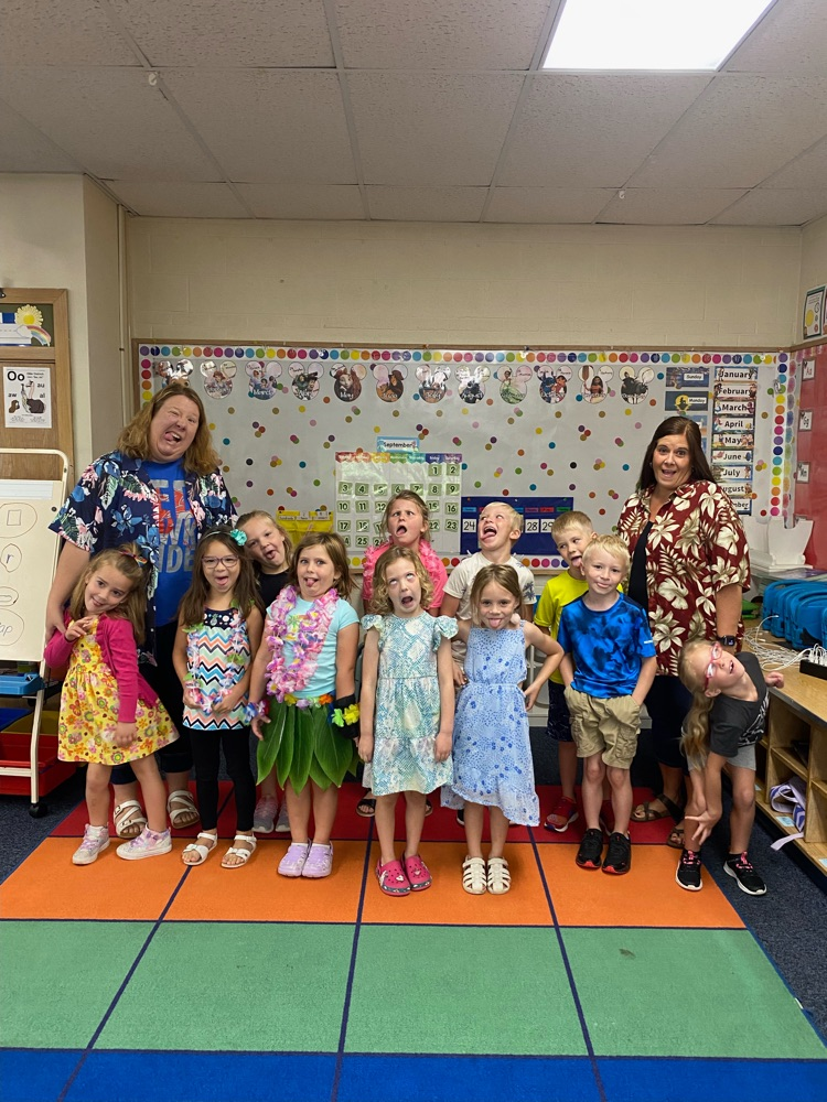 Day 4 of HES Spirit Week: Hawaiian Day!  More photos to be added as they come in!  🔴🔵 #HESRedHawks #USD415 #RedHawkReady #Hiawathaks #HiawathaKansas #VisitHiawatha 🔴🔵