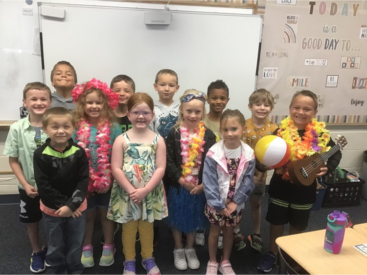 Day 4 of HES Spirit Week: Hawaiian Day!  More photos to be added as they come in!  🔴🔵 #HESRedHawks #USD415 #RedHawkReady #Hiawathaks #HiawathaKansas #VisitHiawatha 🔴🔵