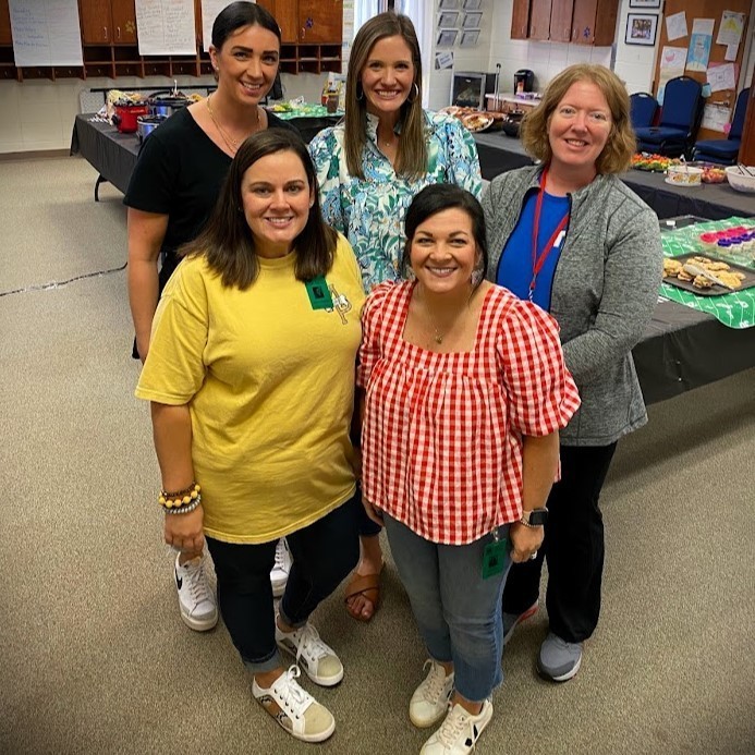 pic of parent volunteers at lunch