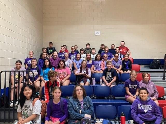 ~Spirit Week at HMS~ Go Red Hawks!  🔴🔵  #HMSRedHawks #USD415 #RedHawkReady #Hiawathaks #HiawathaKansas #VisitHiawatha 🔴🔵