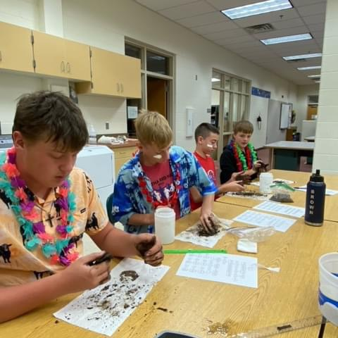 HMS Exploratory Ag class enjoying their soil texture lab.  🔴🔵  #HMSRedHawks #USD415 #RedHawkReady #Hiawathaks #HiawathaKansas #VisitHiawatha 🔴🔵