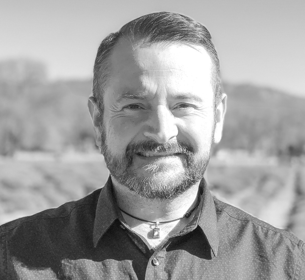 The Doña Ana Arts Council congratulates Joseph Flores who will receive the Council’s “Papen Family Award” at the Council’s annual “Community Arts Awards.” The “Papen Family Award” honors an individual who has demonstrated exemplary commitment to the arts through leadership, service, and/or financial support. This award recognizes Joseph Flores’ dedication to and support of our community’s youth as Coordinator for Teaching and Learning, Fine Arts, Las Cruces Public Schools. The award will be presented at this year’s celebration on Sunday, October 8, from 5 PM to 8 PM, at The Hood, located at 3206 Harrelson Street.
