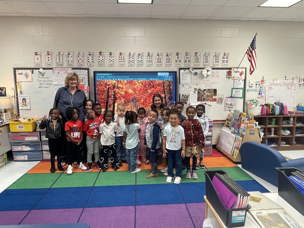 volunteer reading to prek class