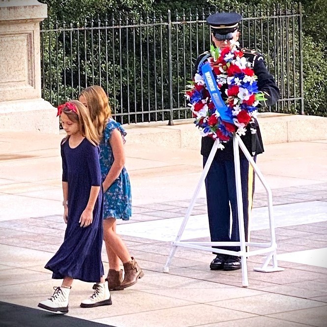 5th graders at tomb of the unknown soldier