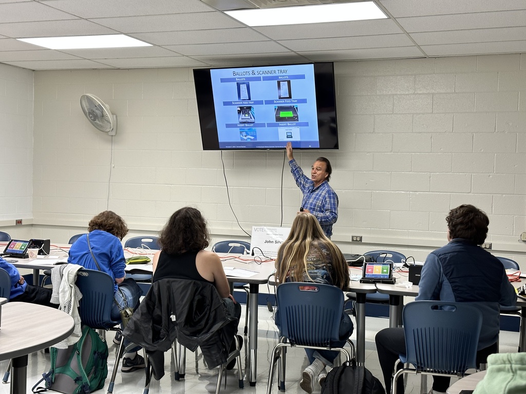 Poll worker training photo
