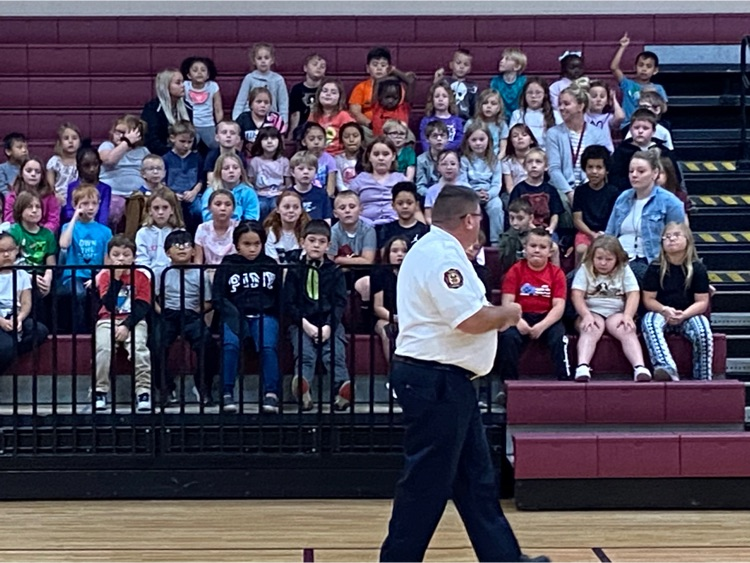 Captain Miller speaks to Bluffview students about fire safety