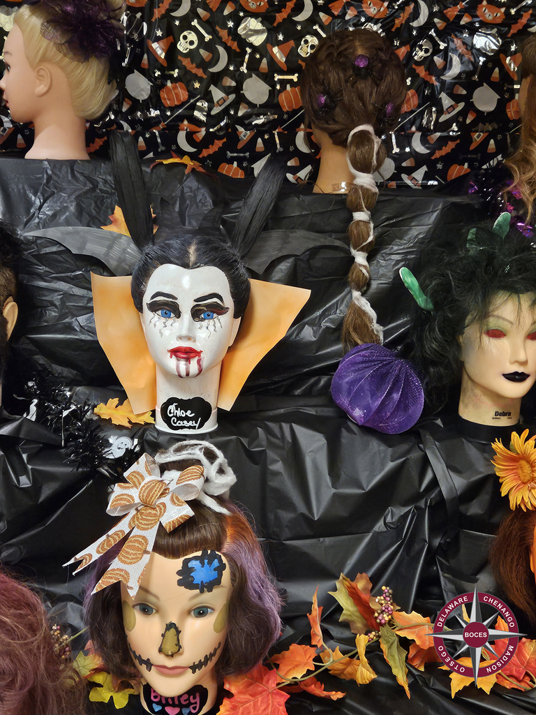 hairdressing mannequins with Halloween hair