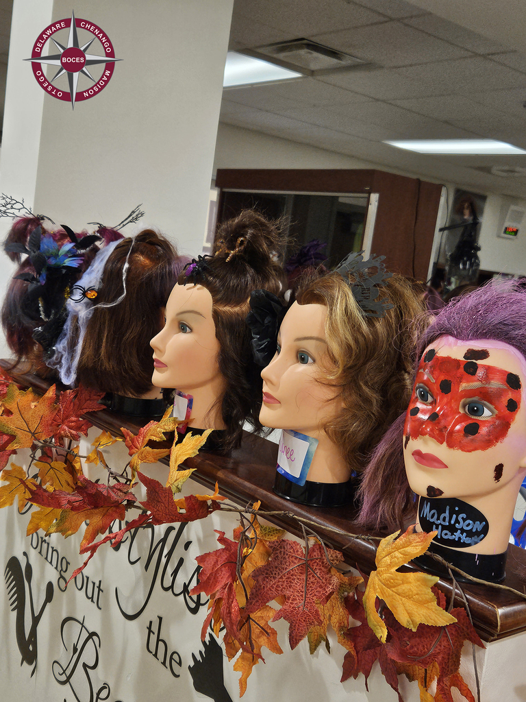 hairdressing mannequins with Halloween hair