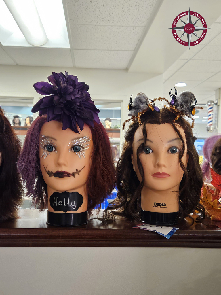hairdressing mannequins with Halloween hair