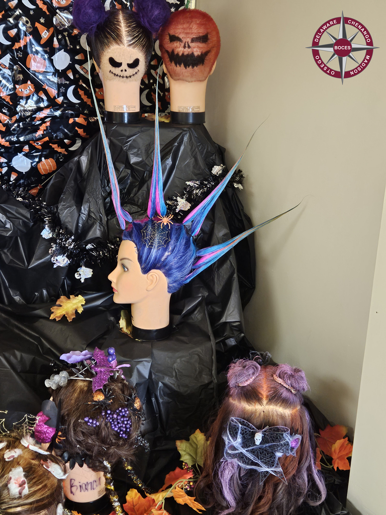 hairdressing mannequins with Halloween hair