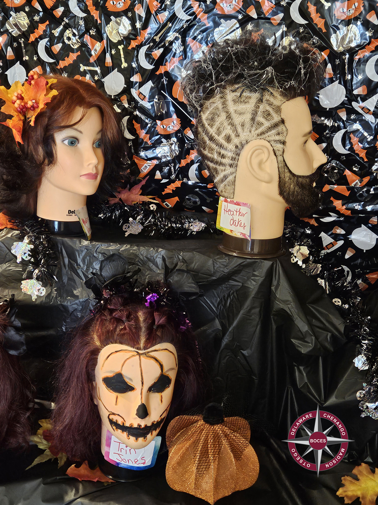hairdressing mannequins with Halloween hair