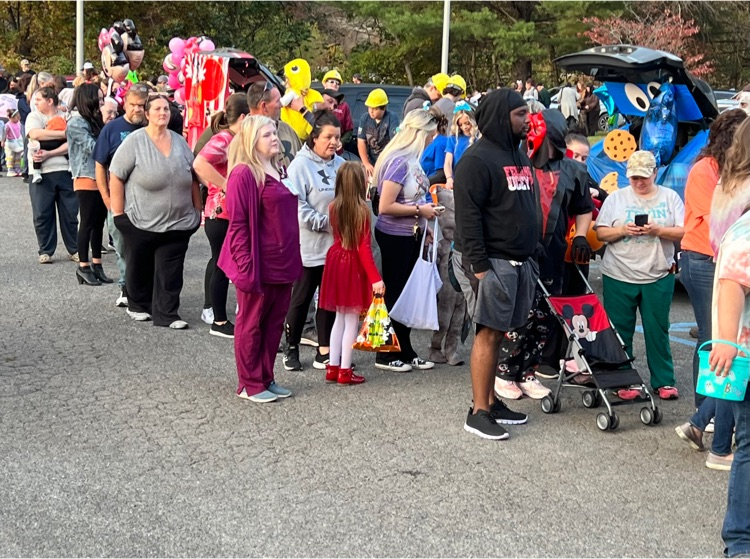Large community crowd enjoyed the event!