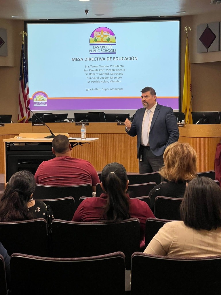 Last night, LCPS families were invited to the Superintendent's meet and greet to discuss his 90-day plan, educational goals, and concerns. The meeting was held in Spanish, with more than 35 parents in attendance.   Thank you, Ruby Bada from La X 96.7 for being part of this wonderful event. 