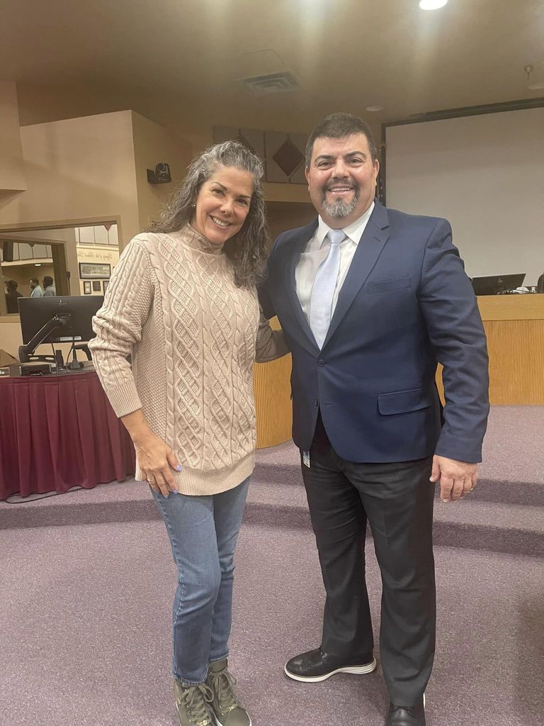 Last night, LCPS families were invited to the Superintendent's meet and greet to discuss his 90-day plan, educational goals, and concerns. The meeting was held in Spanish, with more than 35 parents in attendance.   Thank you, Ruby Bada from La X 96.7 for being part of this wonderful event. 