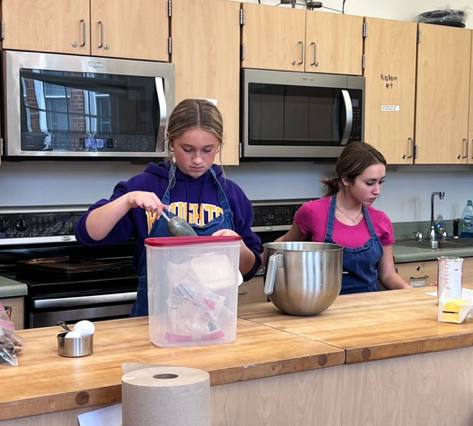students in baking class