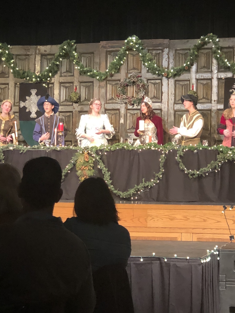 Madrigal court sings