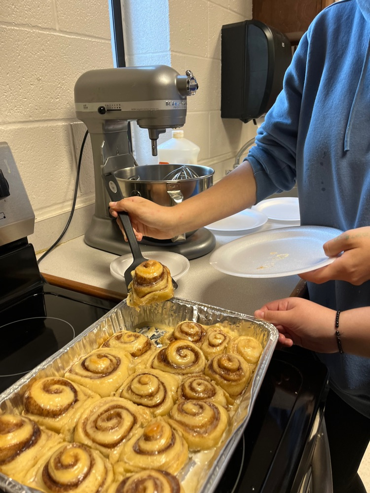 Culinary students wrapped up the yeast unit by making homemade cinnamon rolls today🍮
